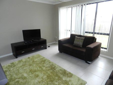 MODERN THREE BEDROOM TOWNHOUSE with Shared Pool - Photo 3