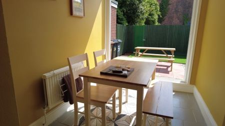 4 Bed - Kesteven Street â€“ 4 Bed - Photo 4