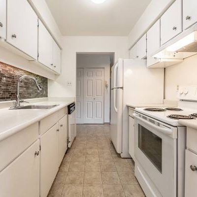 Beacon Park - 1 Bedroom - Available Now - Photo 1