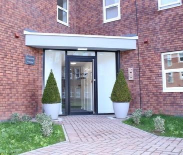 Crescent House, Rugby, CV21 - Photo 1