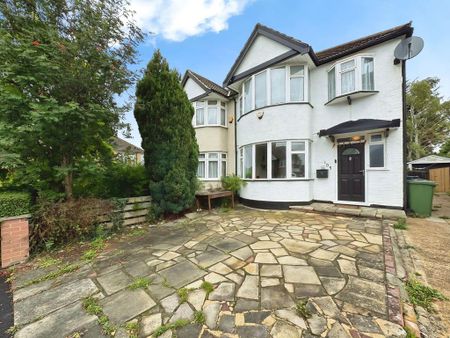 4 bedroom semi-detached house to rent - Photo 2