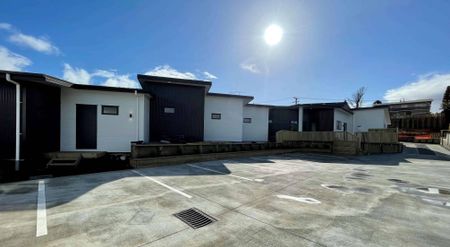 Beautifully presented studio in Temple View - Photo 3