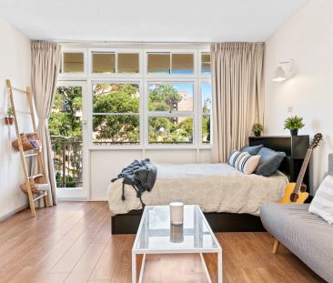 Light Filled Studio - Photo 2