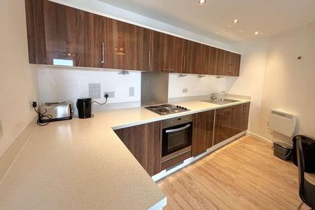 Woking, Surrey, GU22 - Photo 2