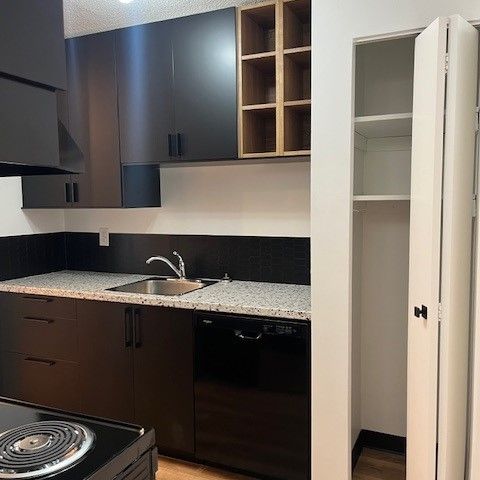 2 BDRM/1 BATH - 630 8TH ST E - Available DEC 1 - Photo 1