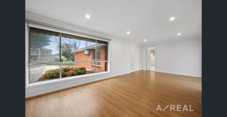 Stylish Family Townhouse in Prestigious Glen Waverley Secondary College Zone - Photo 2