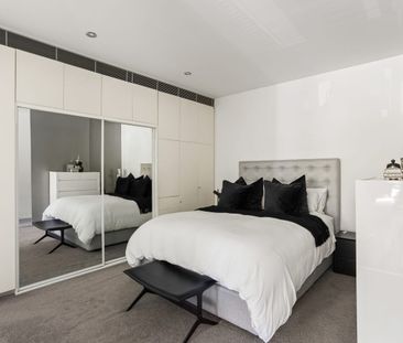 Style, Sophistication and Substance in the 'Edo' Building - Photo 2