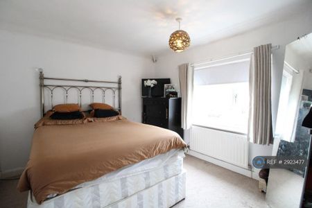 2 bedroom semi-detached house to rent - Photo 5
