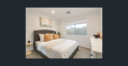 Picture-Perfect Coastal Home – Stylish and Low Maintenance! - Photo 3