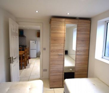 Two bedroom Annex property ideal for student couples- £1600 inclusive - Photo 5