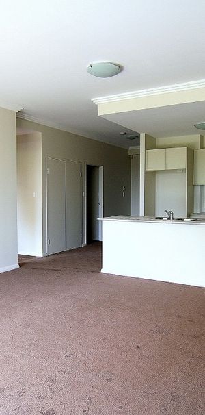 "Stylish Parkside Living: Modern 2-Bedroom Apartment in Westmead for Just $620/Week!" - Photo 1