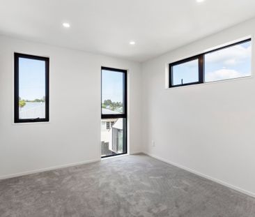 Near New Modern Luxury - Unbeatable Location - Photo 1