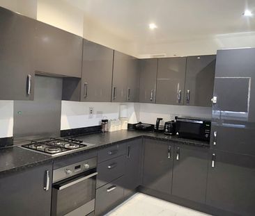 5 Bed Terraced House, Ansel Adams Way, HA2 - Photo 6
