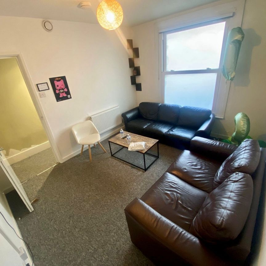 5 bedroom terraced house to rent - Photo 1