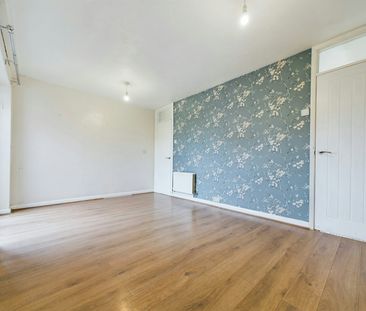 Semi-detached house to rent on - Photo 2
