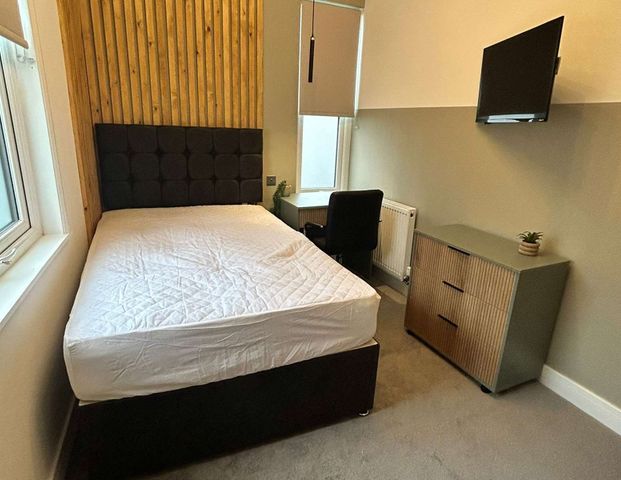 Colwick Road Room 1 - Photo 1