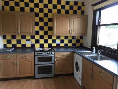 3 bedroom end of terrace house to rent - Photo 4
