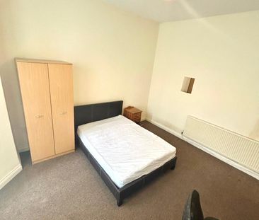 11 Bedroom Student Home – Llanbleddian Gardens - Photo 5