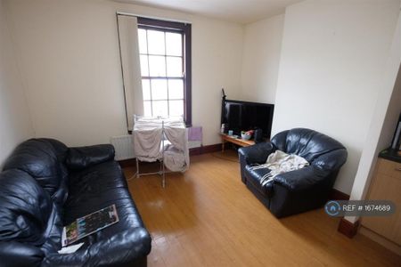 3 bedroom maisonette to rent - Photo 2