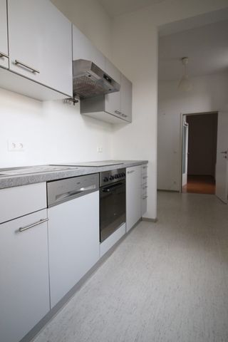 RUHIGE ALTBAUWOHNUNG NÄHE ZENTRUM - Photo 2