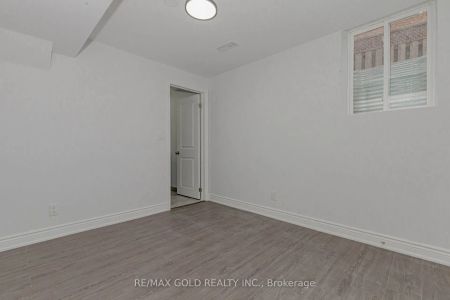 72 Chadwick Crescent S #Basement - Photo 5