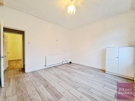 2 bedroom end of terrace house to rent - Photo 5