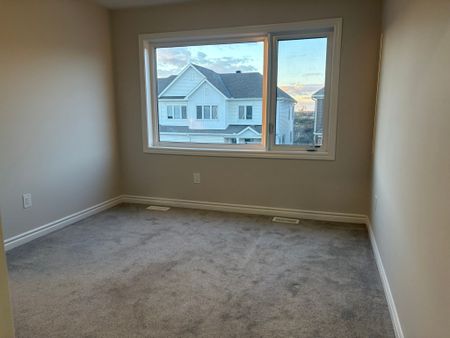 For Lease - 1906 Haiku Street, Barrhaven, Ontario - Photo 2