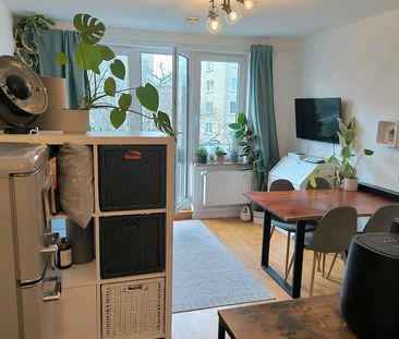 2-Zimmer Wohnung, teilmöbliert, großer Balkon - Alles inklusive - Foto 1