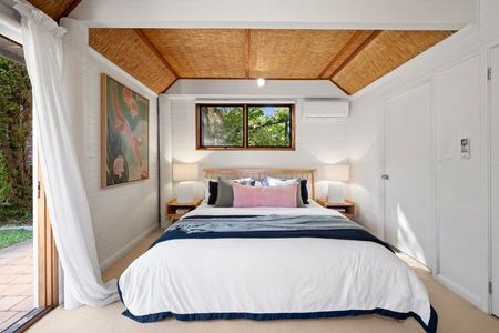 Stunning Coastal Retreat - Photo 3