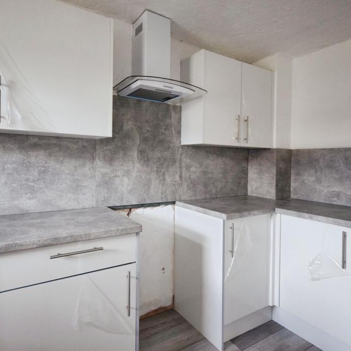 3 bedroom end of terrace house to rent - Photo 1