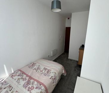 Room in a Shared House, Borough Road, CH42 - Photo 2