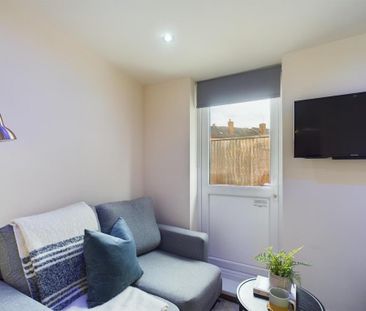 6 bedroom house to rent - Photo 1