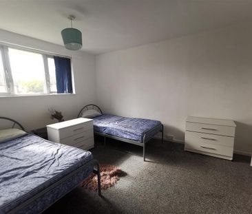 4 bedroom terraced house to rent - Photo 3