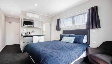 Cosy Papatoetoe Studio Unit/ Balcony! - Photo 2