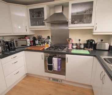 2 bedroom flat to rent - Photo 4