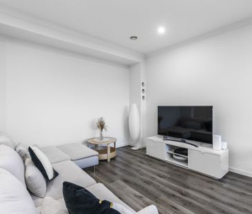 Corner Townhouse, Extra Space & Extra Windows Natural Light. - Photo 1