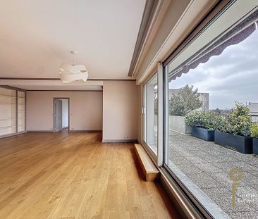Location Appartement 4 pièces 143m² MARCQ EN BAROEUL 59700 - Photo 2