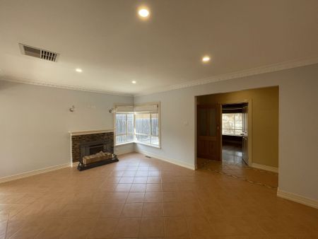Exceptional Family Living ! - Photo 2