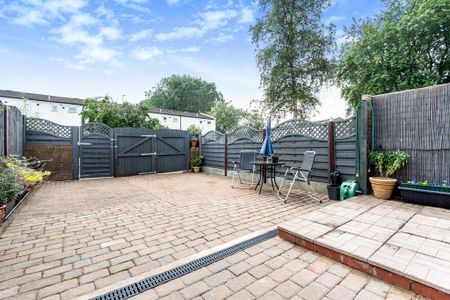 2 bedroom terraced house to rent - Photo 4