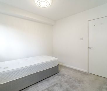 Flat 2/4, 84 Barrland Street - Photo 5