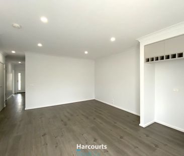 Stylish Home in Cloverton Estate: Modern Amenities and Prime Location - Photo 1