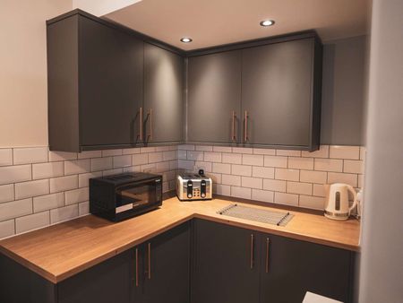 Professional Ensuite Rooms | Warrington Town Centre | From £600 PCM Room 3 - Photo 4