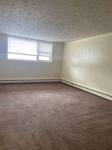 2 BDRM/1 BATH - 2601 7TH ST E - Available NOV 1 - Photo 2