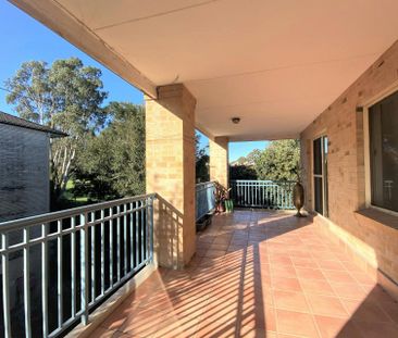 SPACIOUS AND MODERN TOP FLOOR APARTMENT - Photo 6