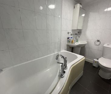 Hessle Avenue, Hyde Park, LS6 1EF, Leeds - Photo 4