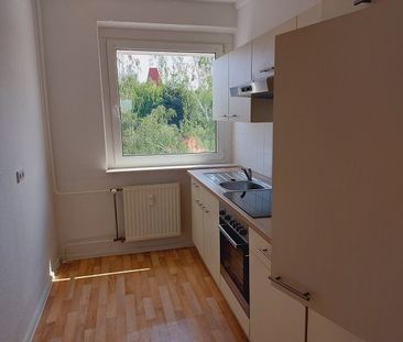 Dachgeschoss - 3 Räume - Balkon - EBK - Tageslichtbad - ab März 26 - Photo 4