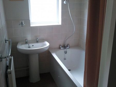 3 beds Worthing St - Photo 5