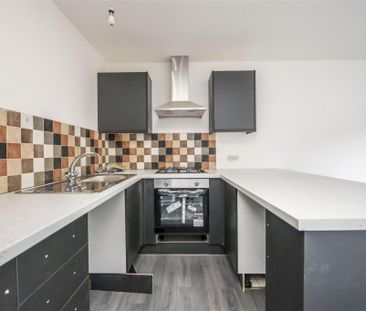 2 bed Apartment To Let - Photo 3