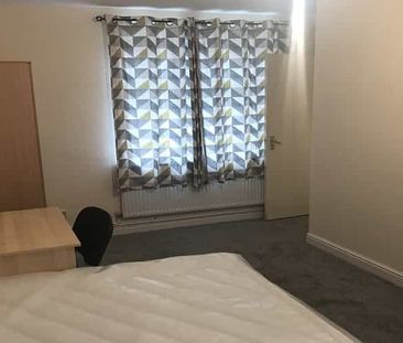 2 Bed Flat, North Hill Road, LS6 - Photo 5