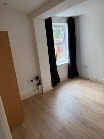 1 Bed Bungalow, Mellison Road, SW17 - Photo 4